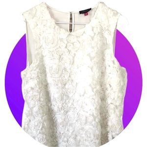 Vince Camuto Lace Sleeveless blouse. Size Medium
